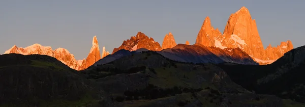 Monte Fitz Roy salida del sol panorama de gran tamaño —  Fotos de Stock