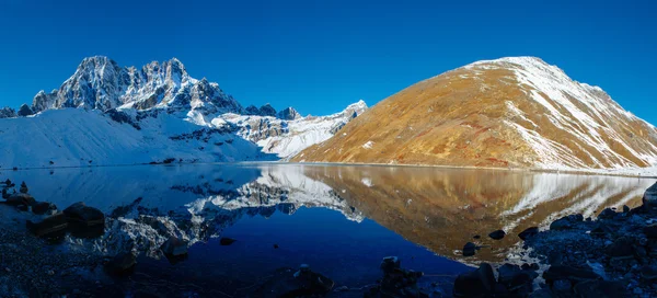 Sunrise in Gokyo village panorama — Stock Photo, Image