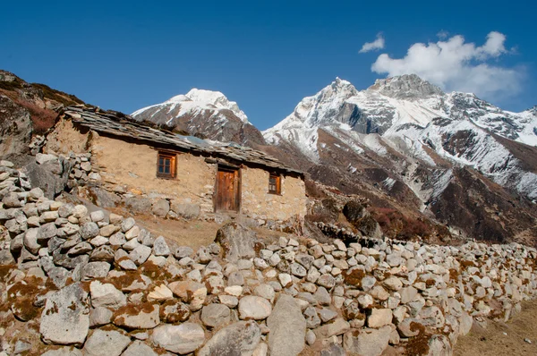 Altes haus im himalaya — Stockfoto