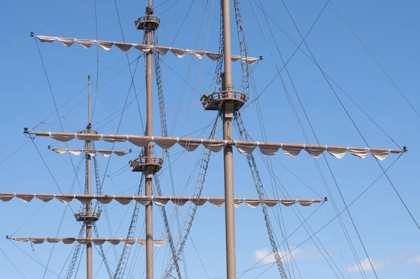 Masting of the big wooden sailing ship — Stock Photo, Image