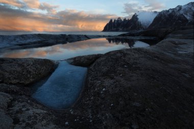 Güzel göl manzarası
