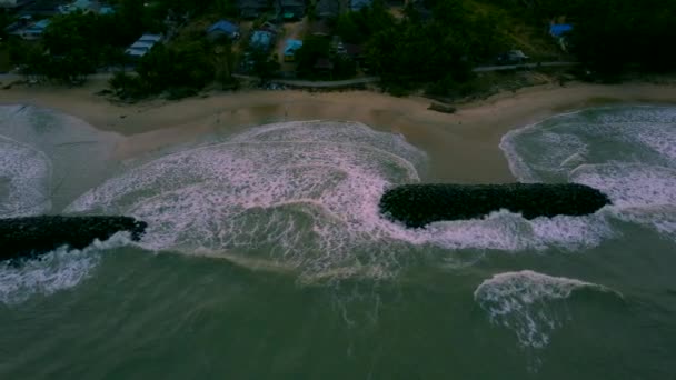 Rompeolas Fuerte Día Olas — Vídeo de stock