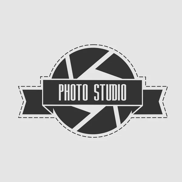 Logo del estudio fotográfico en estilo vintage. Se puede utilizar para el estudio de fotos de logotipos, y el diseño web . — Archivo Imágenes Vectoriales