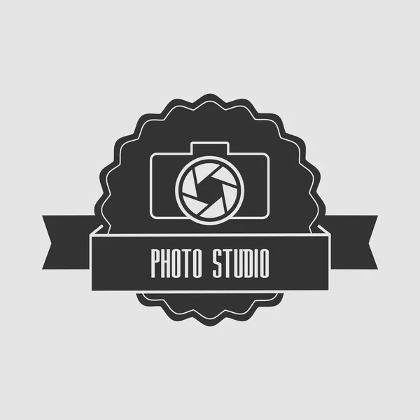 Concept logo photo studio. La lente de la cámara y con las palabras Photo Studio — Vector de stock