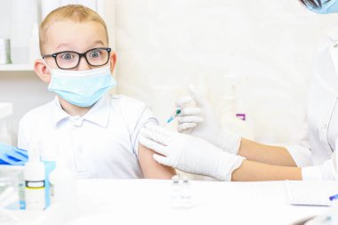 Bir çocuk için Coronavirus aşısı