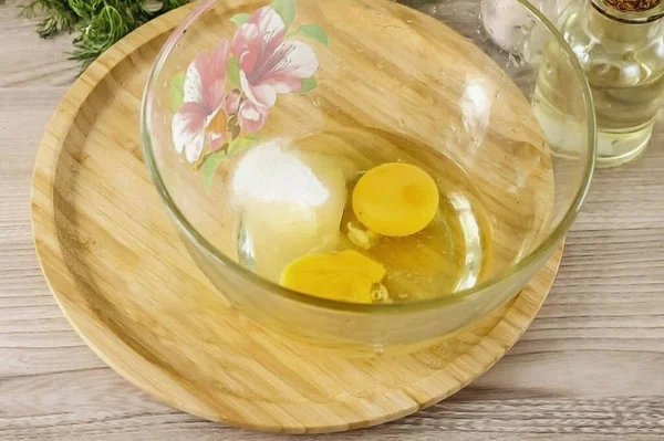 Kör Hönsägg Djup Behållare Tillsätt Socker Och Salt Där Vaniljsocker — Stockfoto