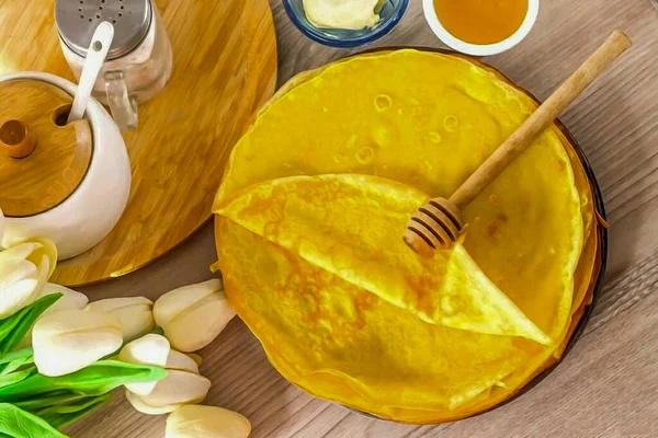 Fry the rest of the pancakes in the same way, serve them with honey, sweet sauces, etc. All relatives will enjoy such colorful pancakes with pleasure. Serve with milk, tea, coffee and other beverages. The pastries are delicious both hot and cold. It