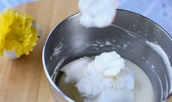Add Beaten Egg Whites Stir — Stock Photo, Image