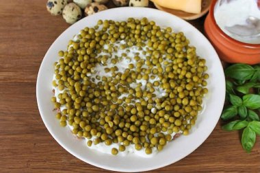 Bezelyeleri yaydık. Yuva kurmaya başlıyoruz..