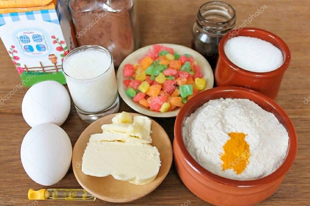 Preparar los ingredientes necesarios Cacao en polvo huevos azúcar crema