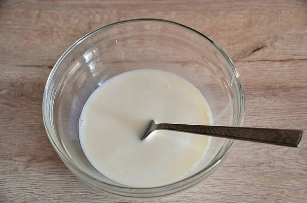 Pour Out 100 Warm Milk Dissolve Yeast Let Activate Minutes — Stock Photo, Image