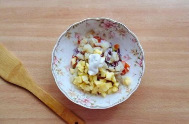 Elmayı yıka, soy ve küçük küplere böl..