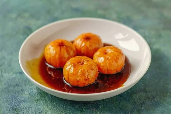 Transfer Tangerines Deep Bowl Container Drizzle Caramel Refrigerate Least Hours — Stock Photo, Image