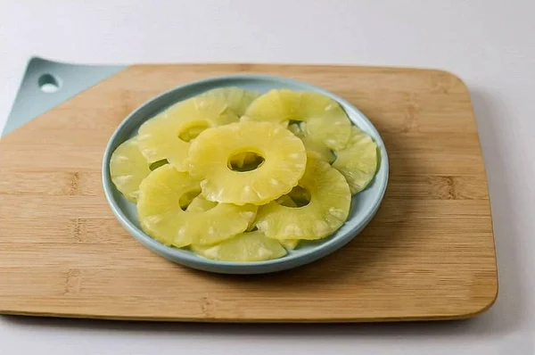 Rinse pineapple rings in cool water, pat dry with paper towels. They can be cut into thinner rings if desired. Place on a plate.