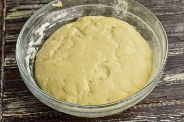 Mangırları bir saatliğine sıcak bir yere bırak. Kaseyi naylonla sar..