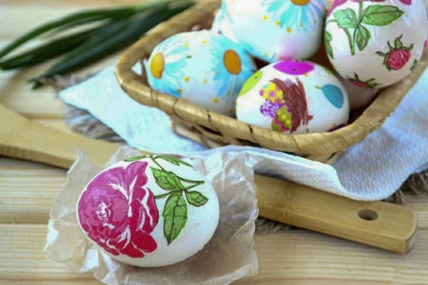 I\'m sure your guests will love these Easter eggs. By the way, be sure to involve children in decorating Easter eggs - from 3-4 years old they will be happy to decorate eggs with carved drawings, and from 5-6 years old they will cut them themselves!