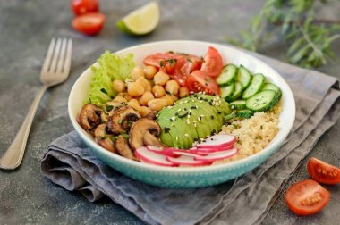 Kinoa kasesi hazır. Sağlıklı, parlak ve lezzetli bir yemek oluyor! Afiyet olsun.!