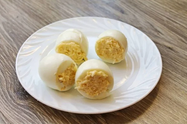 Наполните Яйца Плотно Поместите Тарелку — стоковое фото