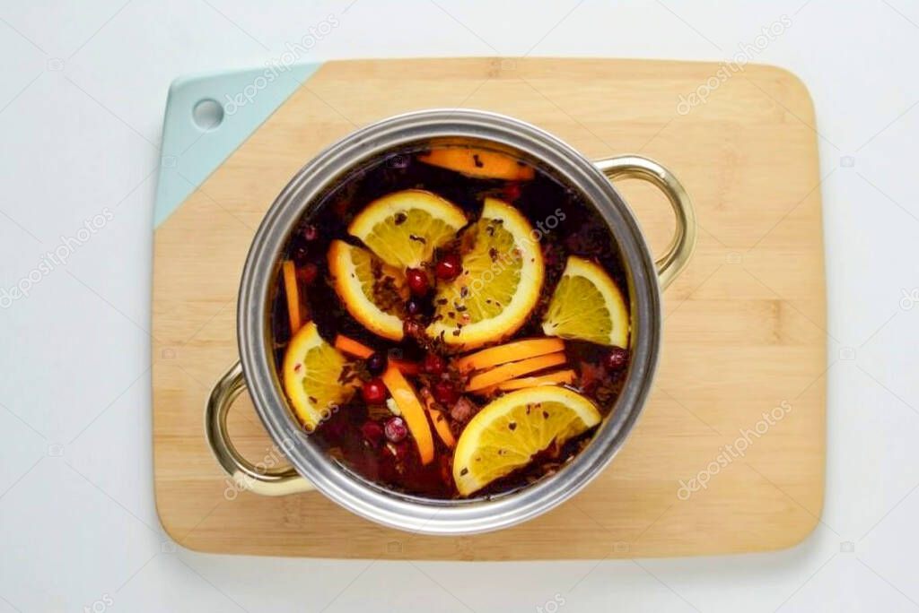 Transfer the cranberries, orange, cinnamon rack, chopped ginger root and tea leaves to a saucepan. Pour boiling water over. Bring to a boil and cook for 3-4 minutes over medium heat.