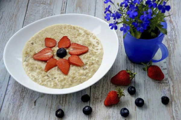 Serving You Can Add Fresh Berries Porridge Really Royal Oatmeal — Stock Photo, Image