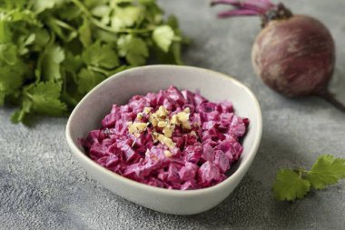 Pancarlı Yunan salatası hazır. Sadece çok lezzetli değil, aynı zamanda sağlıklı da oluyor. Afiyet olsun.!