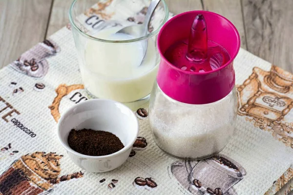 Förbered Alla Ingredienser För Att Göra Kaffe Med Mjölk — Stockfoto