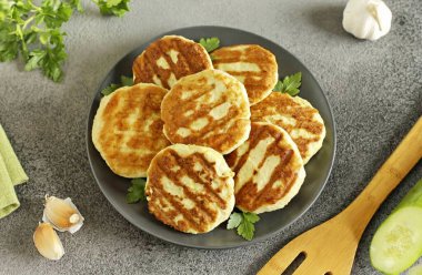 Cutlets with avocado are ready. Bon Appetit! You can serve such cutlets on your own with various sauces and any side dish. Try it!