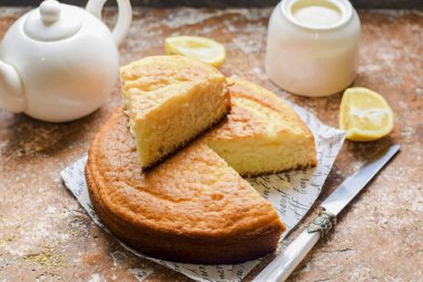 We made such a beautiful and lush sponge cake.