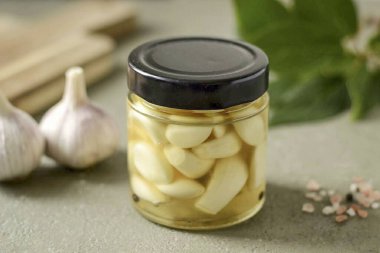 Marinated garlic with honey is ready. It turns out very tasty, take note, bon appetit!