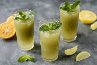 Matcha 'daki limonata hazır. Hafif turta, ferahlatıcı ve canlandırıcı. Mükemmel susuzluk giderici. Tarifi not al! Afiyet olsun.!