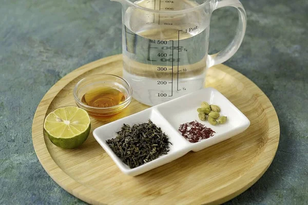 Приготуйте Всі Необхідні Інгредієнти Приготування Saffron Tea — стокове фото