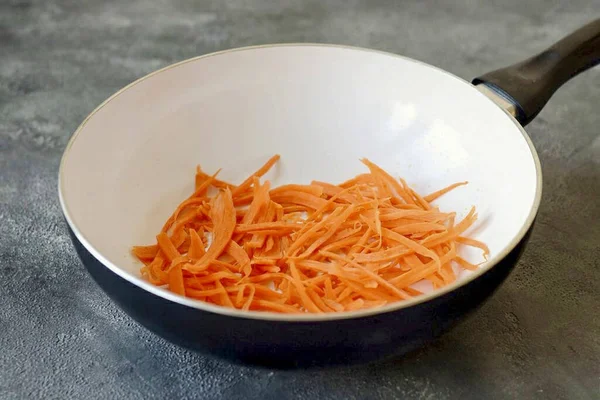 Grate carrots for Korean carrots. Saute the carrots over medium heat until soft.