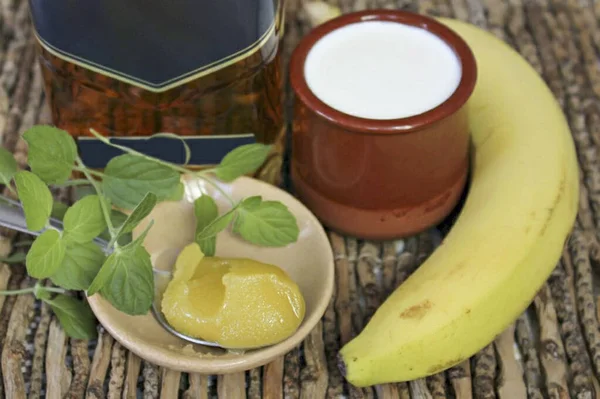 Připravte Všechny Potřebné Ingredience Pro Výrobu Banánového Likéru — Stock fotografie
