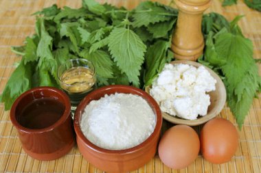 Nettle 'la Mucize yapmak için gerekli tüm malzemeleri hazırlayın..