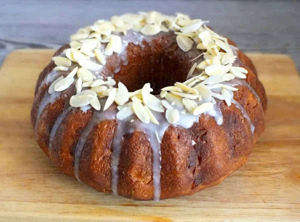 Takard Hűtött Tortát Fondanttal Szórd Meg Bőkezűen Mandulával Hagyd Fondant — Stock Fotó