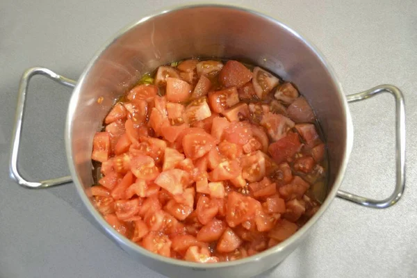 Die Stücke Geschnittenen Tomaten Einen Topf Geben Und Minuten Kochen — Stockfoto