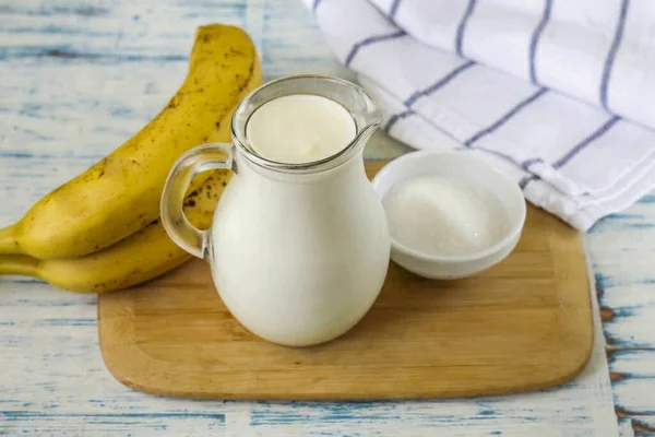 Dondurmasız Milkshake Yapmak Için Gereken Tüm Malzemeleri Hazırla — Stok fotoğraf