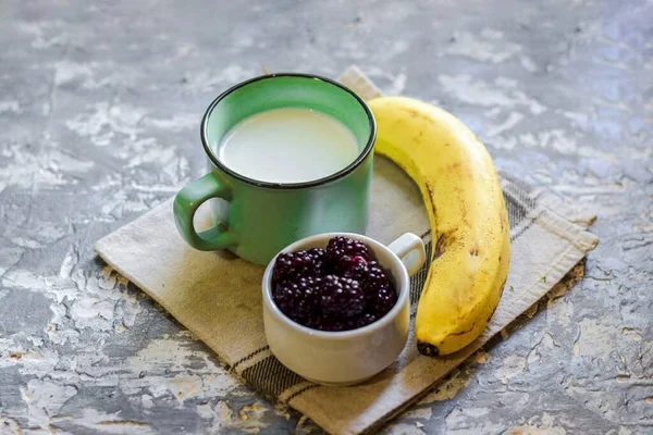 Подготовьте Ингредиенты Необходимые Приготовления Молочного Коктейля Blackberry — стоковое фото
