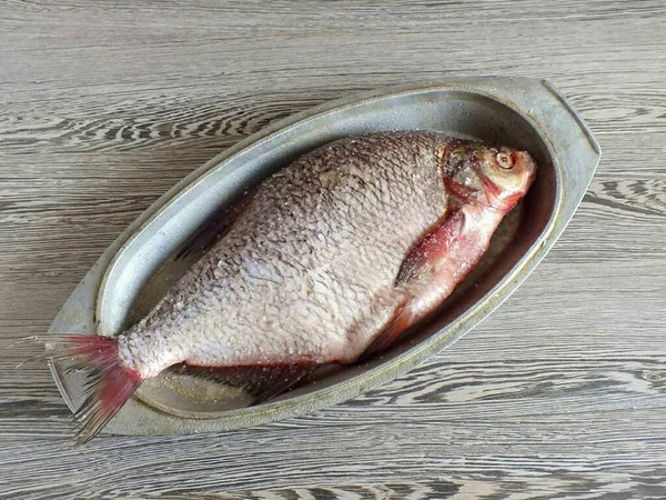 Carefully Rub Bream All Sides Abdomen Salt Pour Salt Gill — Stock Photo, Image