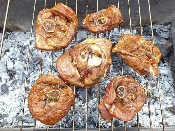 Kebab Pronto Tem Uma Bela Crosta Bronzeada Quando Perfurado Com — Fotografia de Stock