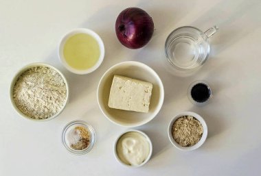 Lean Kebap yapmak için gereken tüm malzemeleri hazırlayın..