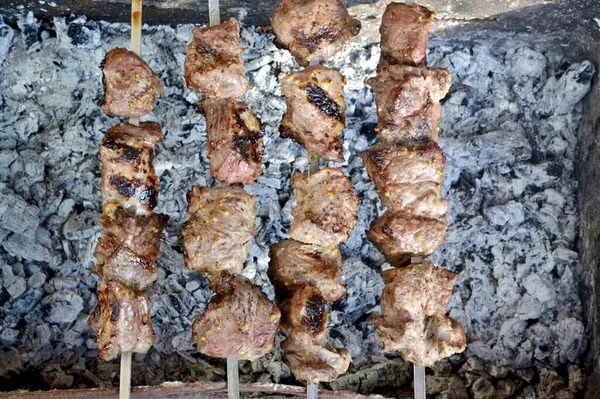 Grelhe Kebab Até Ficar Macio Rodando Uma Outra Vez — Fotografia de Stock