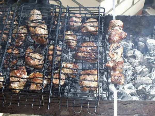 Após Tempo Decorrido Frite Carne Rack Arame Espetos Brasas Moderadamente — Fotografia de Stock