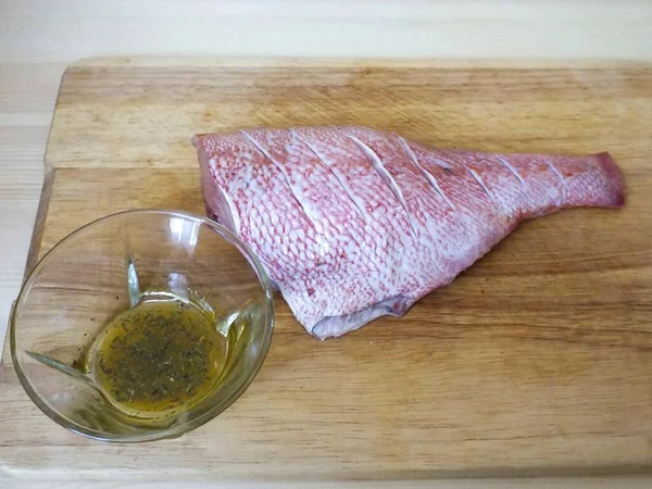 Dans Bol Séparé Mélanger Les Épices Huile Vinaigre Nettoyer Poisson — Photo