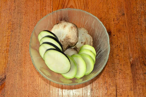 Lavar Cortar Las Verduras Quité Tallo Las Setas Dejando Solo — Foto de Stock