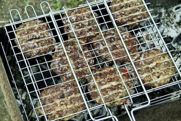 Cook Prepared Coals Medium Heat Turning Occasionally Patties Evenly Cooked — Stock Photo, Image