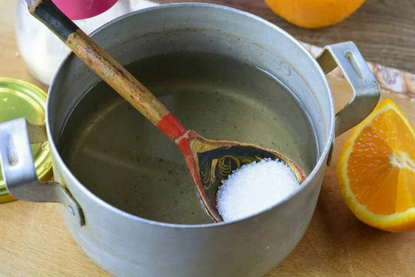 Quindi Versare Acqua Calda Una Casseruola Aggiungere Zucchero Bollire Cuocere — Foto Stock