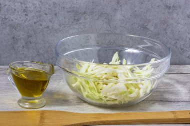 Lahanayı doğra ve ellerinle biraz hatırla..