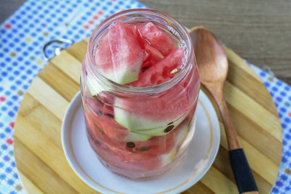 Die Wassermelonen Mit Kochendem Wasser Übergießen Minuten Ziehen Lassen Mit — Stockfoto