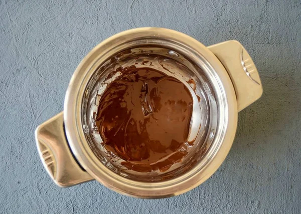 Растопить Шоколад Кастрюле Тяжелым Дном — стоковое фото